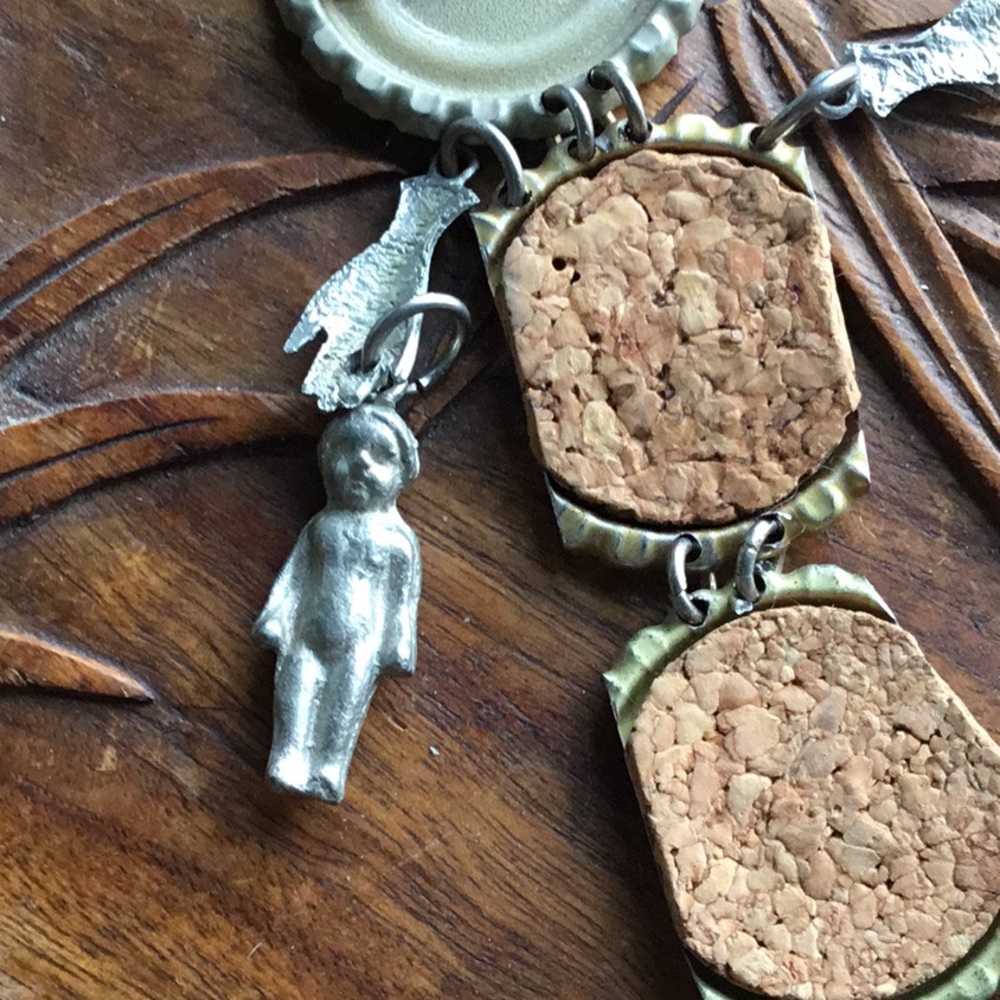 Vintage Woman’s Articulated Charm Pin - Picture 3 of 3